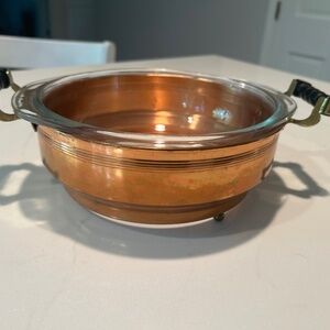 VTG Coppercraft Guild Casserole Pyrex Bowl w/ Footed Holder Wooden Handle 1.5 Qt